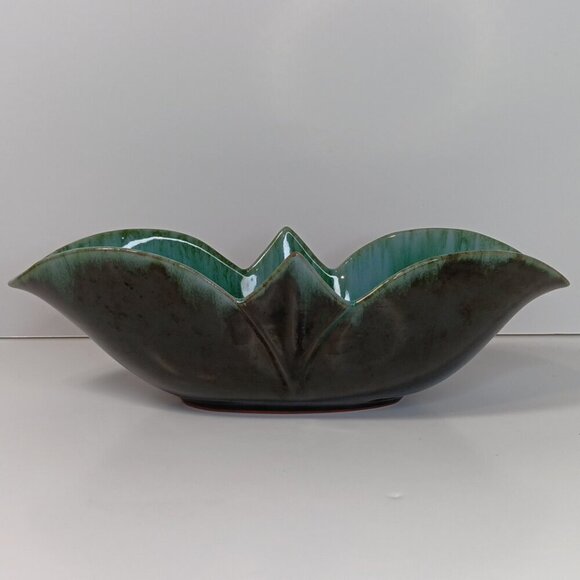 Blue Mountain Pottery Classic Flow Green Drip Glaze Dish - Picture 1 of 12